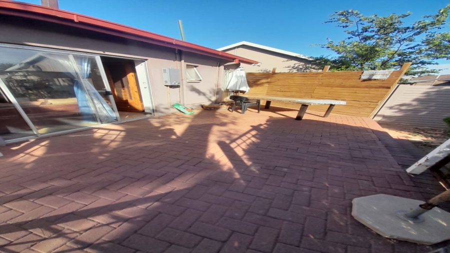 To Let 3 Bedroom Property for Rent in Pellissier Free State